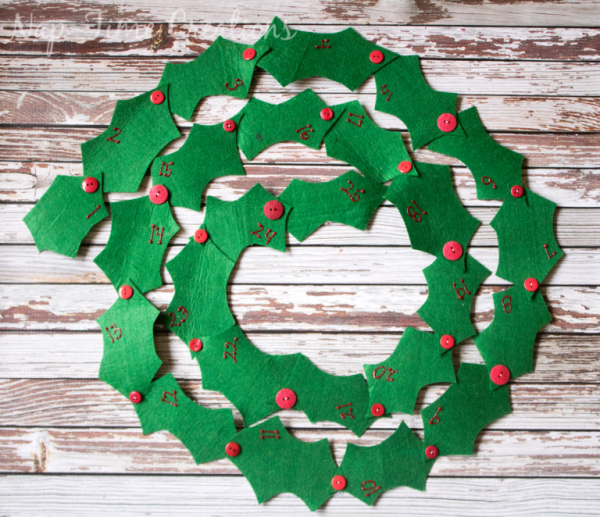 Tutorial: Felt holly garland Advent calendar