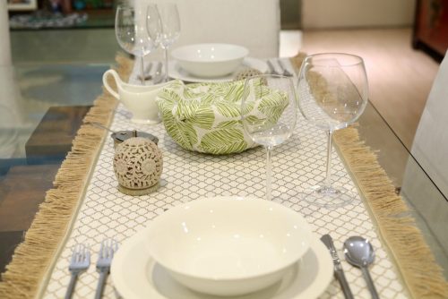 Tutorial: 1 hour fringed table runner