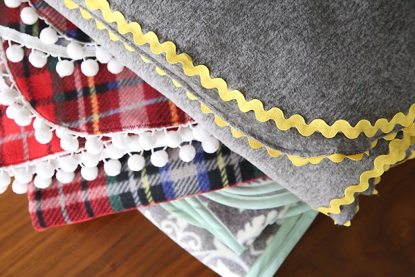 Tutorial: 3 easy ways to make a fleece blanket