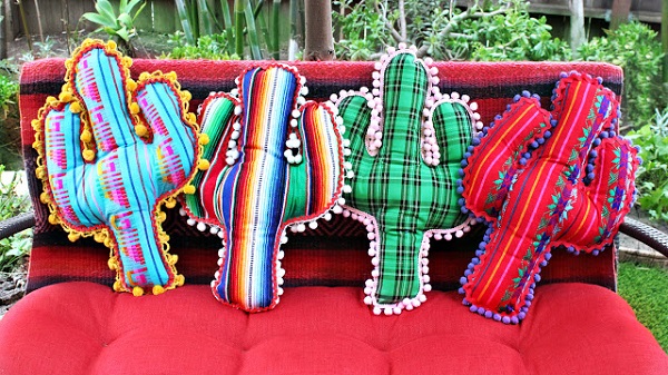 Tutorial: No-sew cactus pillows