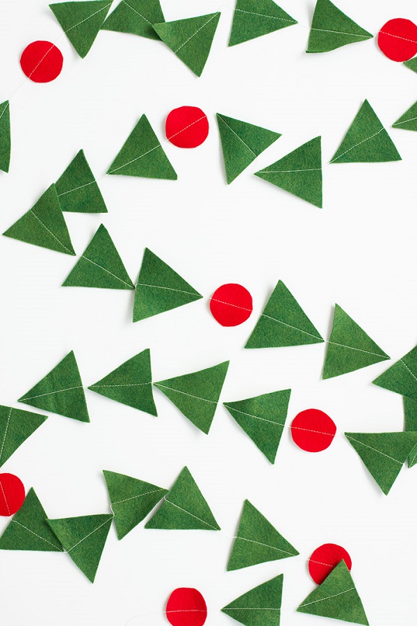 Tutorial: Modern holly and berry felt garland