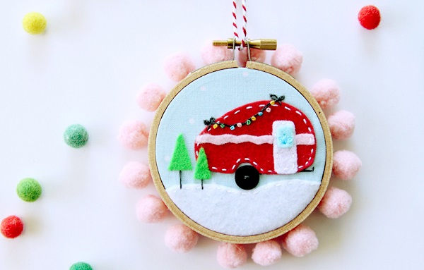 Free pattern: Retro camper Christmas ornament 