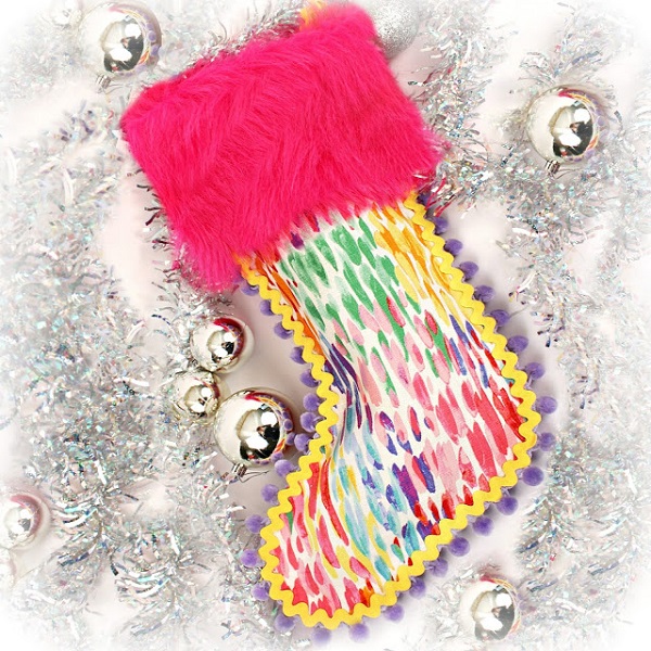 Tutorial: No-sew Christmas stocking with a faux fur cuff