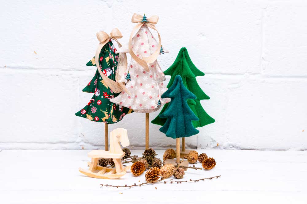 Tutorial: Fabric Christmas trees with wooden dowel stands