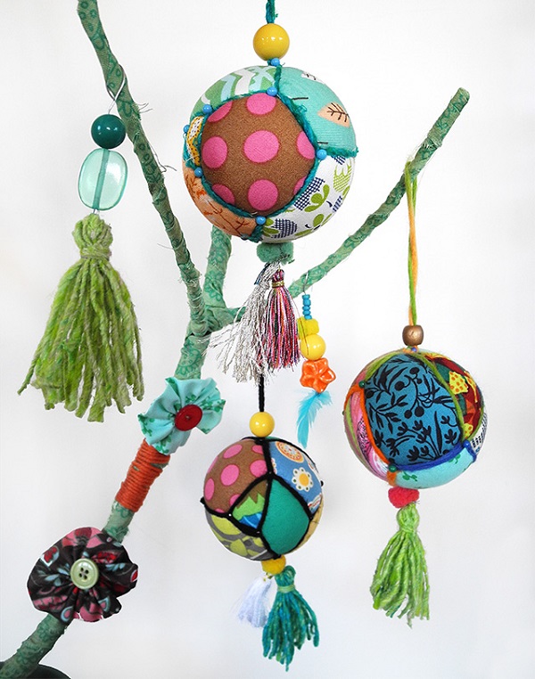 Tutorial: Scrap fabric Christmas baubles