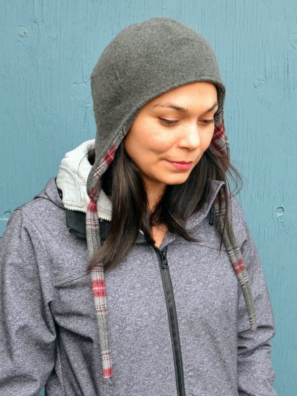 Free pattern: Reversible wool ear flap hat