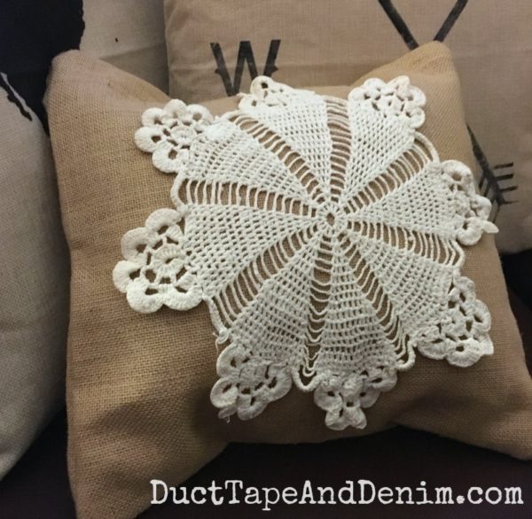 Tutorial: Doily and burlap pillow