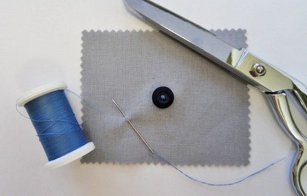 Tutorial: Sewing buttons by hand