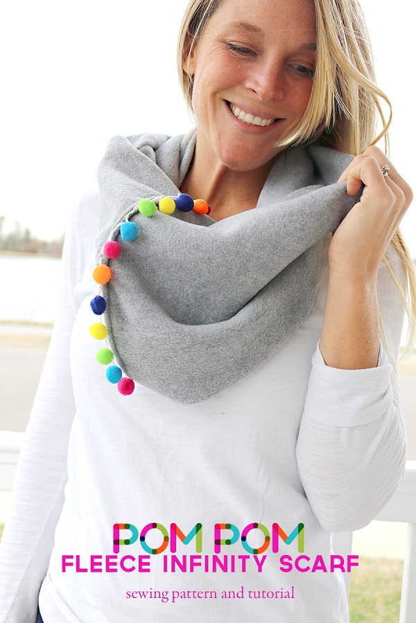 Tutorial: Pom pom and fleece infinity scarf 