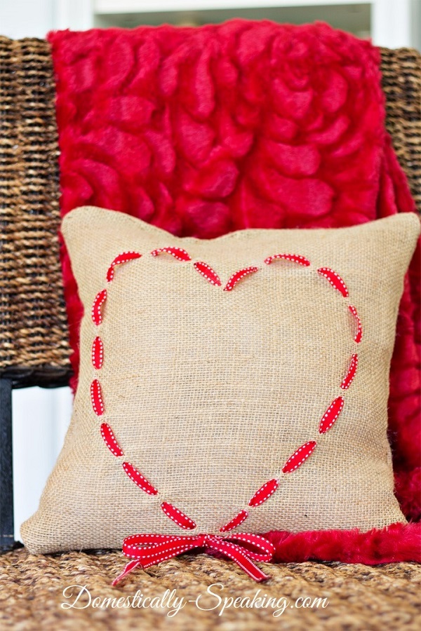 Tutorial: Burlap and ribbon heart pillow