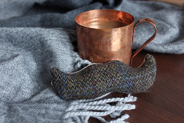 Tutorial: Tweed mustache hand warmer