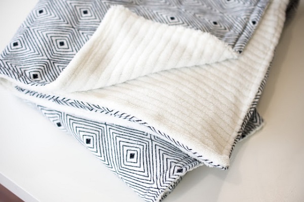 Tutorial: Cozy blanket that's easy to make