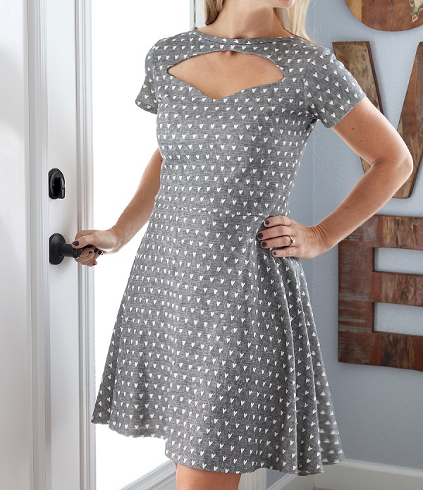 Tutorial: Knit dress with a 1940s inspired keyhole neck