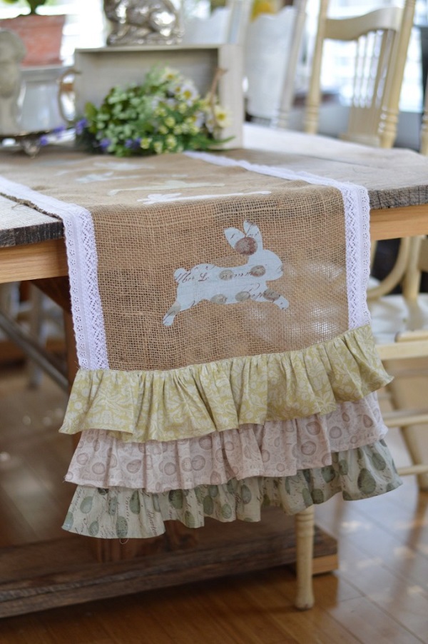 Tutorial: Ruffled burlap bunny table runner