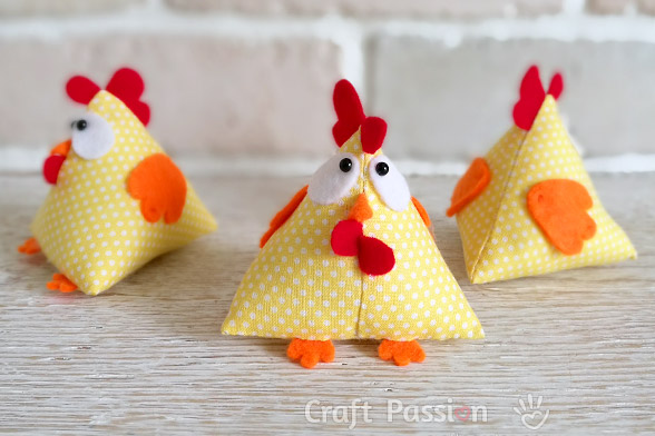 Free pattern: Lucky Chicken softie