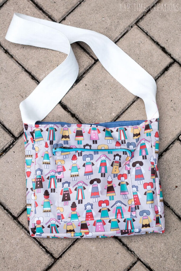 Tutorial and pattern: Kid sized messenger bag with a zip pocket