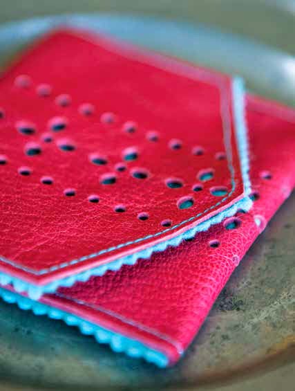 Tutorial: Punched leather & felt coin purse