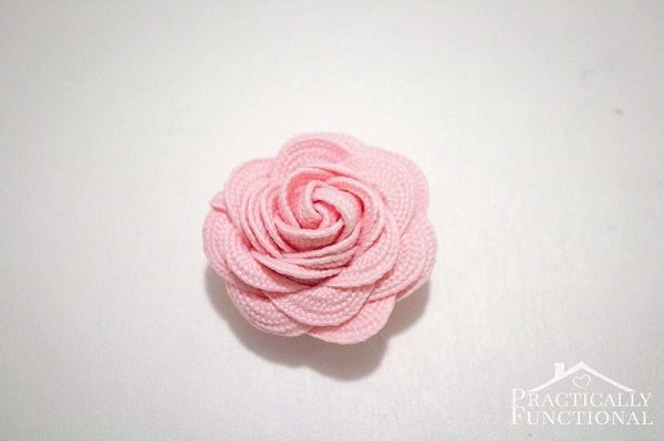 Tutorial: Turn ric rac into sweet little flowers