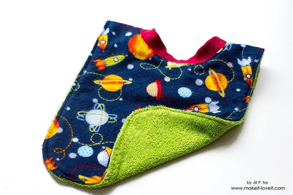 Tutorial: 20-minute reversible baby bib