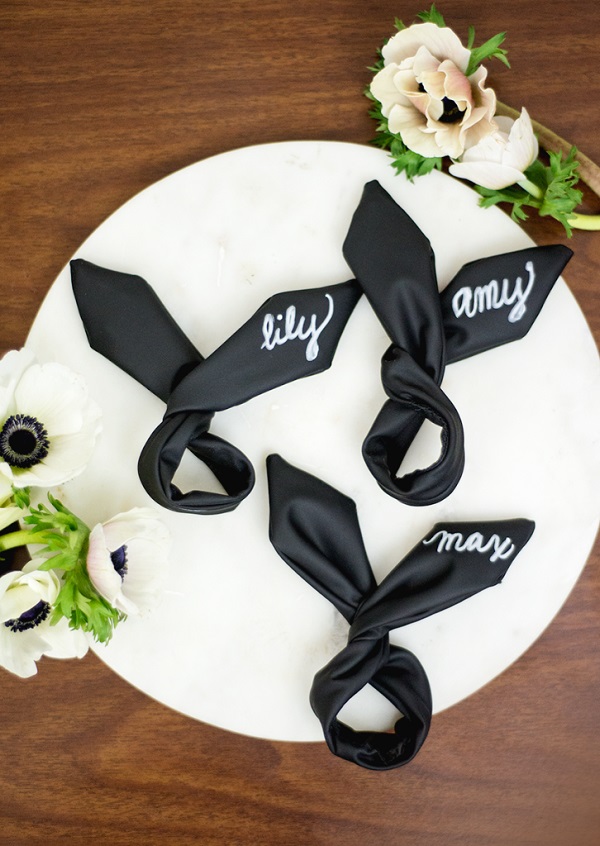 Tutorial: Chalkboard wired bunny ear napkin rings