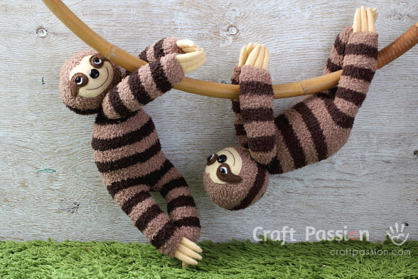 Tutorial and pattern: Sloth sock softie