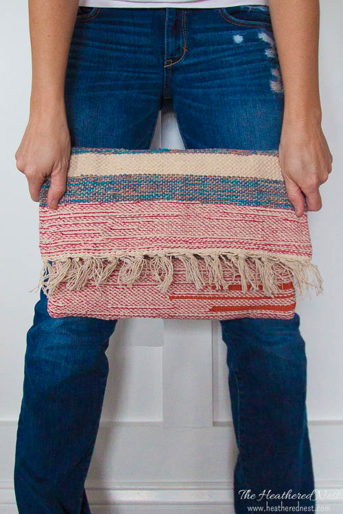 Tutorial: Woven clutch with tassels from a discount rug