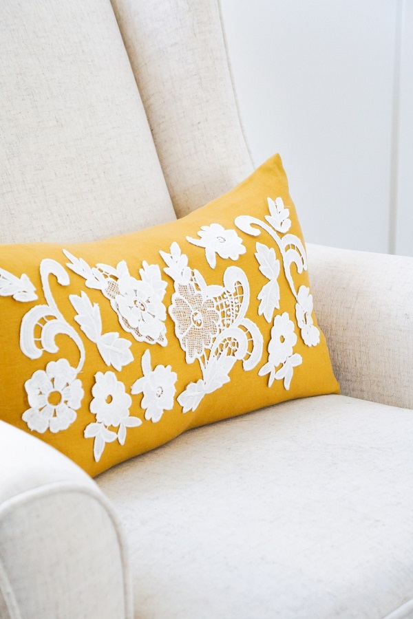 Tutorial: Lace applique throw pillow