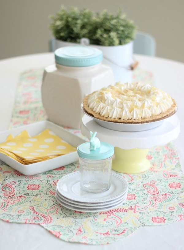 Tutorial: Easy scalloped table runner