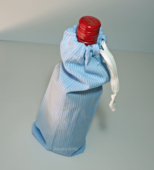 Tutorial: Easy drawstring wine bag from a shirt sleeve