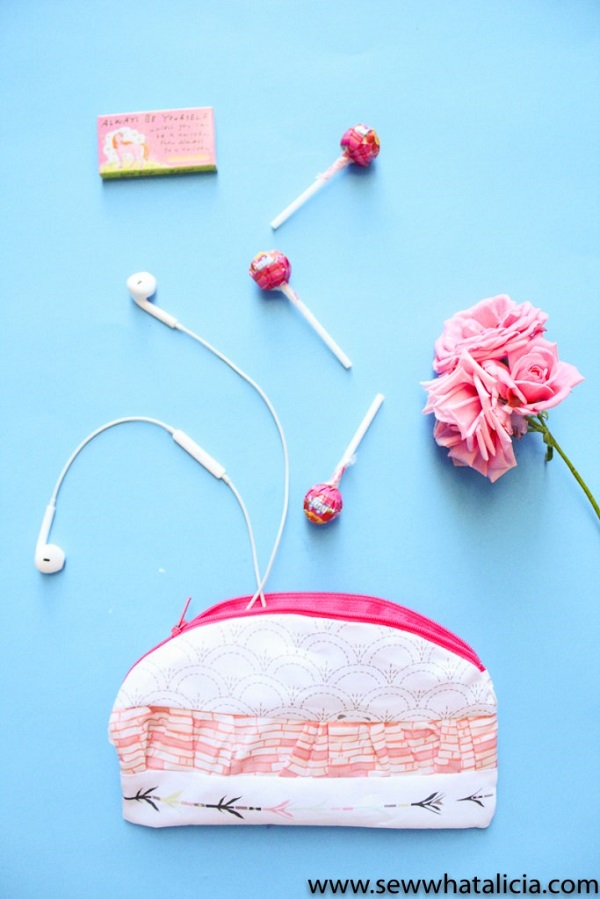 Tutorial: Easy ruffle zipper pouch