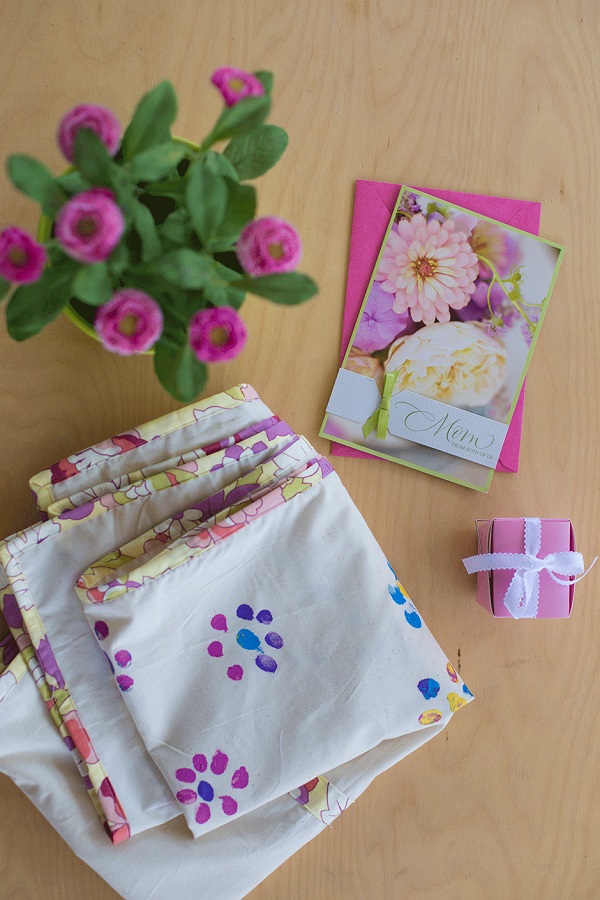 Tutorial: Mother's Day fingerprint table runner