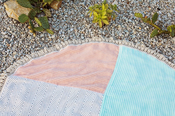 Tutorial: DIY fringe trim round beach towel