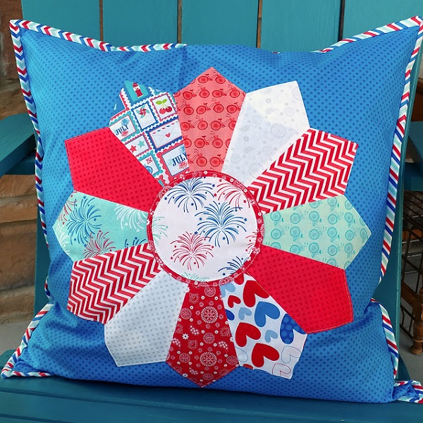 Tutorial: 4th of July Dresden plate pillow