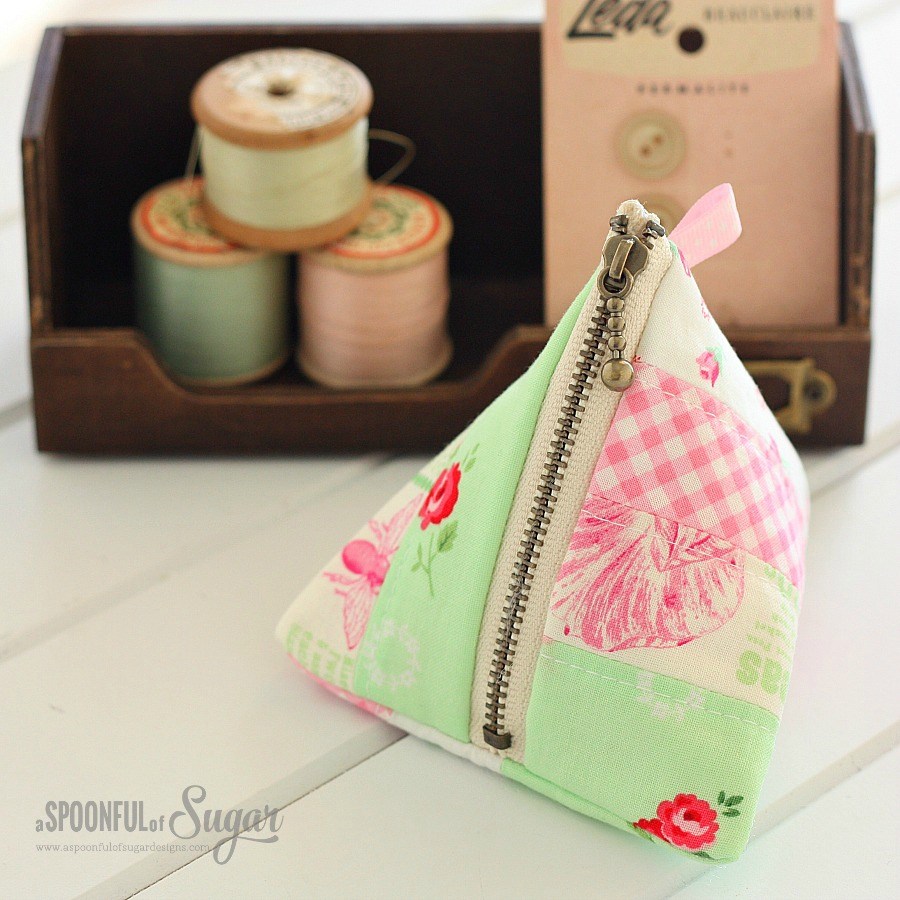 Tutorial: Patchwork pyramid zip pouch