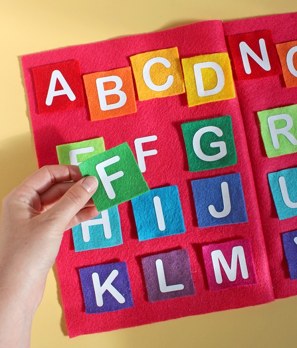 Tutorial: Felt and transfer vinyl alphabet matching game