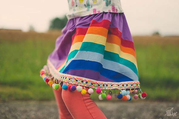 Tutorial: Rainbow pom pom twirly skirt