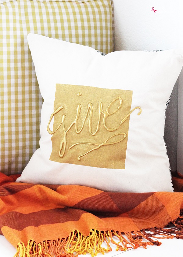 Tutorial: Autumn throw pillow with hot glue embellishment