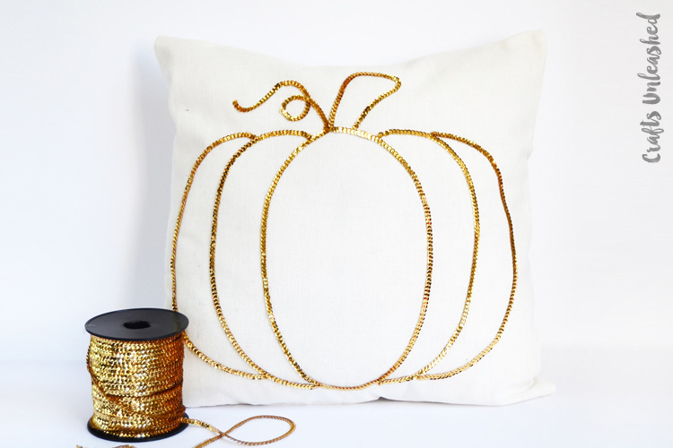 Tutorial: Sequin trim sparkly pumpkin pillow