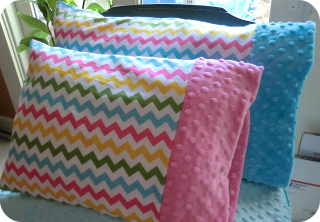 Tutorial: Toddler pillowcase with Minky cuff