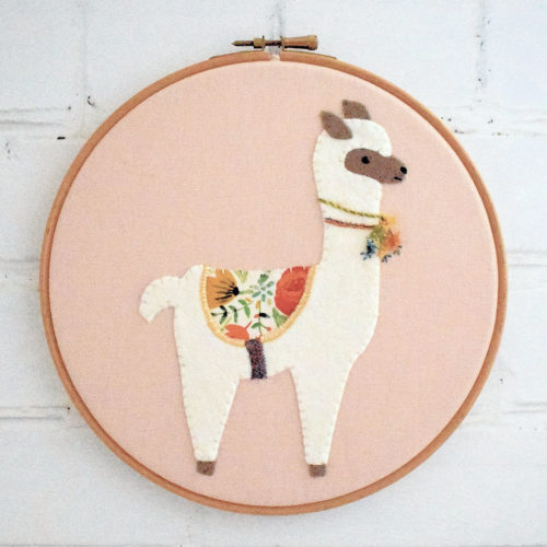 Tutorial and pattern: Felt alpaca hoop art