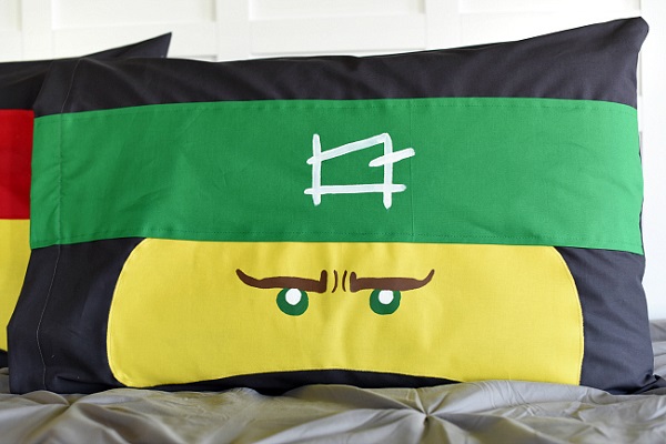 Tutorial and pattern: Lego Ninjago pillowcase