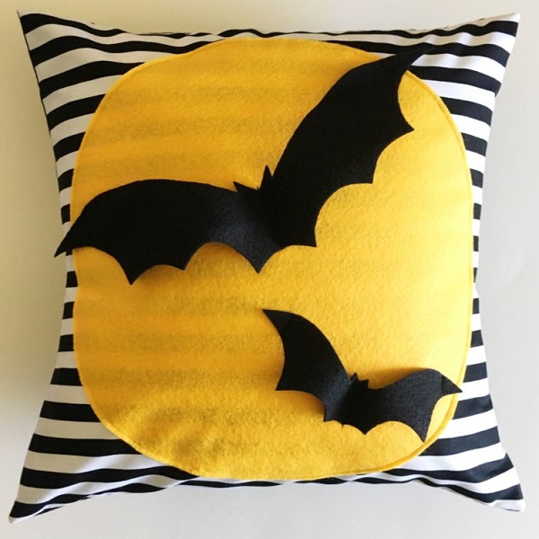 Tutorial: Halloween bat pillow