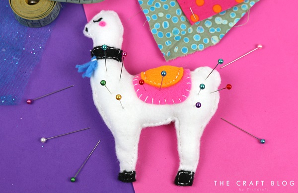 Tutorial and pattern: Llama pincushion or Christmas ornament