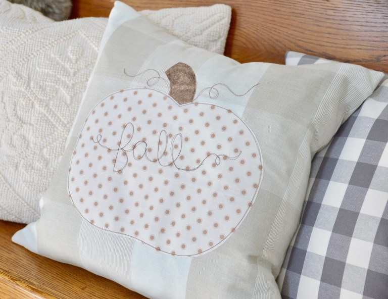 Tutorial: Rustic farmhouse pumpkin pillow