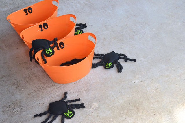 Tutorial and pattern: Halloween spider bean bags