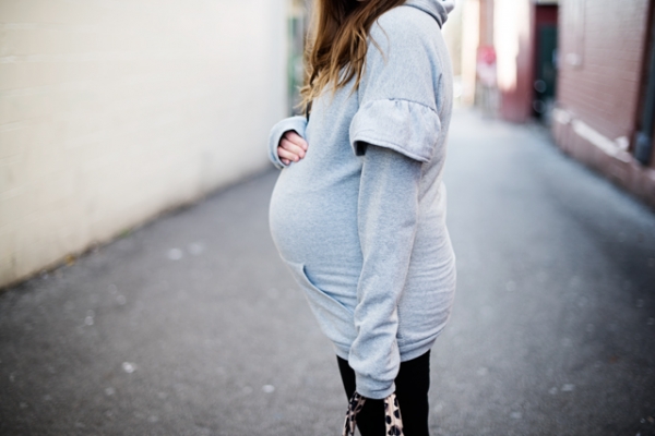 Tutorial: Ruffle sleeve maternity sweatshirt refashion