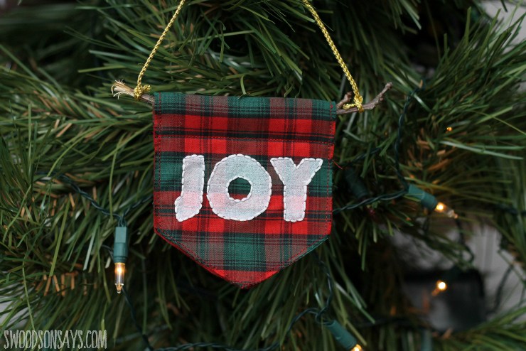 Tutorial and pattern: Embroidered mini banner Christmas ornament