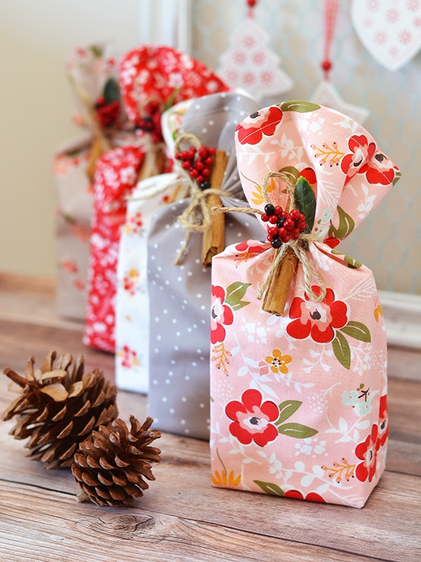 Tutorial: 5-minute fabric cookie gift bags, plus a recipe