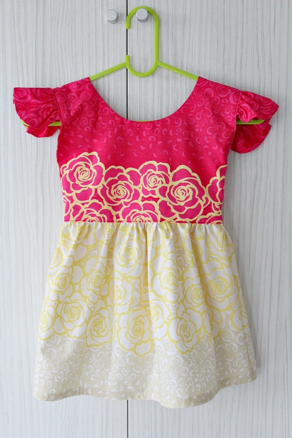 Tutorial: Sew a little girls flutter sleeve dress