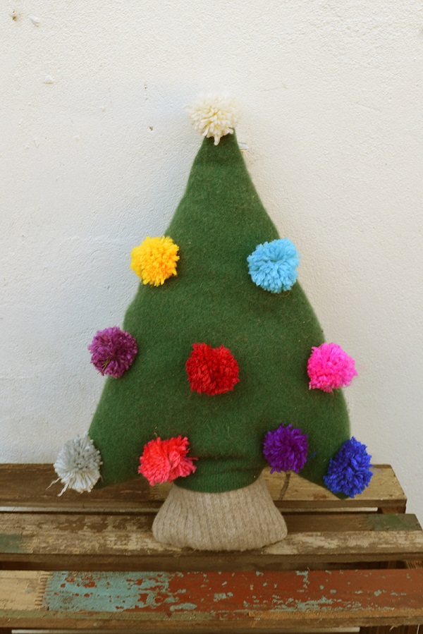 Tutorial: Upcycled sweater Christmas tree pillow